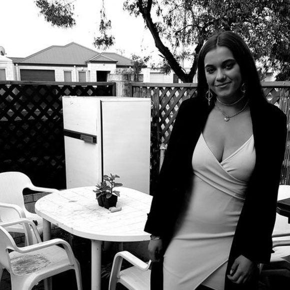 Meet your Posher, Carlie - Picture 1 of 1